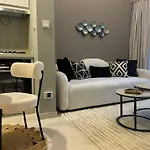 Ashri Holiday Homes Stylish Apartment Near Burj Khalifa