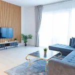 La Vie Beach Front Jbr Apartment By Happy Season