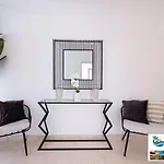 Beachfront Luxury Villa 5 Bedroom And 1 Maids Room, Private Pool And Direct Beach Access, Villa Palm Jumeirah