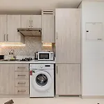 Modern And Cozy Studio At Seven Palm Prime Location