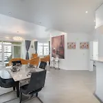 Prestigious 3-Bedroom With Beach Access On Palm Jumeirah!