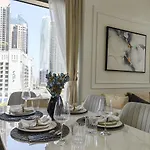 Creek Harbour Retreat: Luxurious 2-Br Apartment