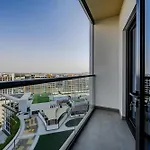 Stylish 1 Bdr Apartment In Sobha Waves