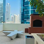 Stunning Studio With Infinity Pool , Canal View , Gym & Free Parking