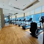 Stunning Studio With Infinity Pool , Canal View , Gym & Free Parking
