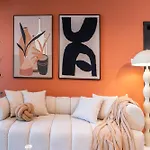Stylish 1Br Apartment! Near Metro & Stroll To Dubai Marina