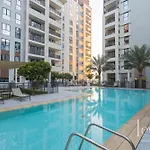 Spacious Modern 2Br With Partial Burj Khalifa View