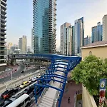 Aesthetic Beach Apartment , Sleeps 6, Pool, Gym & Waterfront Views