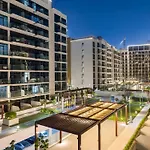 Cozy 1Br With Pool View & Balcony