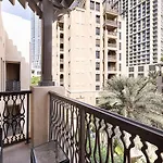 Luxury 1-Bedroom Apartment, 5 Min To Dubai Mall