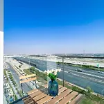 Elegant 1Br With Balcony In Azizi Riviera