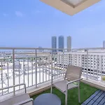 Calm 1-Bedroom With Relaxing Balcony Atmosphere In Liwan