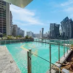 Stylish Home With Direct Pool Access By The Canal