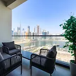 Chic 1-Bedroom With Epic Burj Khalifa Views