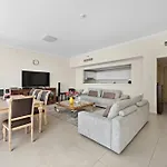 Entire 3 Bedroom With Direct Beach Access