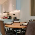 Luxury 1Br In Jvc W Pool Gym Parking And Close To Top Attractions