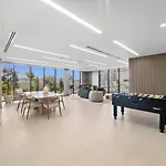 New Luxury Studio Near Marina-4Min Walk From Metro