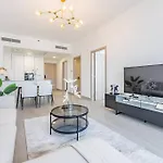 Modern Spacious- 2 Bedroom With Pool & Gym- Luma 22 Jvc