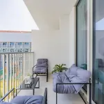 Modern Spacious- 2 Bedroom With Pool & Gym- Luma 22 Jvc