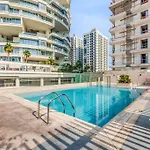 Waves - Spacious Apt With Balcony & Pool