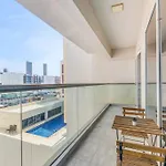 Waves - Spacious Apt With Balcony & Pool
