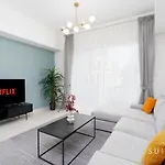Spacious City Centre Apartment With Large Balcony
