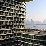 1 Bedroom Rooftop Infinity Pool & Padel Court