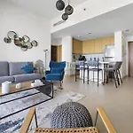 1Br Waterfront Apartment At 5242 Tower 2