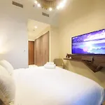 Avani Plus Palm View Dubai Hotel Residence
