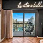 Glamorous Full Fountain View High Floor 4 Bedroom Apt