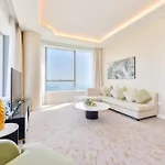Ultra Luxury Palm Tower With Shared 5 Star Hotel Facilities By Qstay
