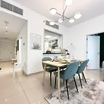 Trophy - 29 Boulevard Tower Downtown Suite