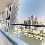 Stunning 2-Bed Apartment With Canal View