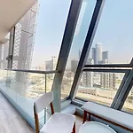 Stunning 2-Bed Apartment With Canal View