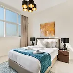 Urban Sanctuary Studio With Pool, Gym And Playground