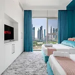 Chic & Luxurious Apartment With Burj Khalifa View