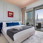 Chic & Luxurious Apartment With Burj Khalifa View