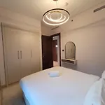 Modern Fully Furnished 1Br Creek Vista Reserve