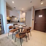 Modern Fully Furnished 1Br Creek Vista Reserve