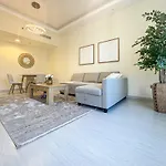 Dreamshoma -1B Spacious Apartment With A Lake View