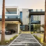 World Class Luxurious 8 Bdr - Villa In Palm Jumeriah