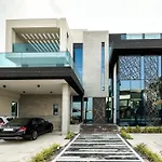 World Class Luxurious 8 Bdr - Villa In Palm Jumeriah