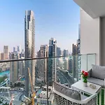 Luxury 4-Bed Escape In Downtown Dubai That Sleeps 9