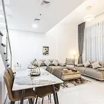 2Br Duplex Stunning Views,Near Circle Mall & Park