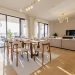 Higuests Experience Coastal Elegance At La Rive 2 In La Mer