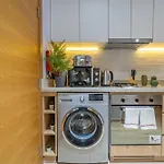 Primestay - Stylish Studio Apartment In Azizi Aura, Dubai
