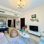 Homes 2 Retreat - Chic 1Br With Balcony & Lake Views In Jlt