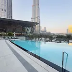 Grandeur 2 Bedroom Apartments I Burj Khalifa & Fountain Views I Free Parking, Gym, Pool, Wi-Fi & Ps5 I By Skyline Serenity