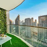 Grandeur 2 Bedroom Apartments I Burj Khalifa & Fountain Views I Free Parking, Gym, Pool, Wi-Fi & Ps5 I By Skyline Serenity