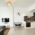 Sleek And Stylish - Modern Studio In The Heart Of Dubai By Petals Holiday Homes